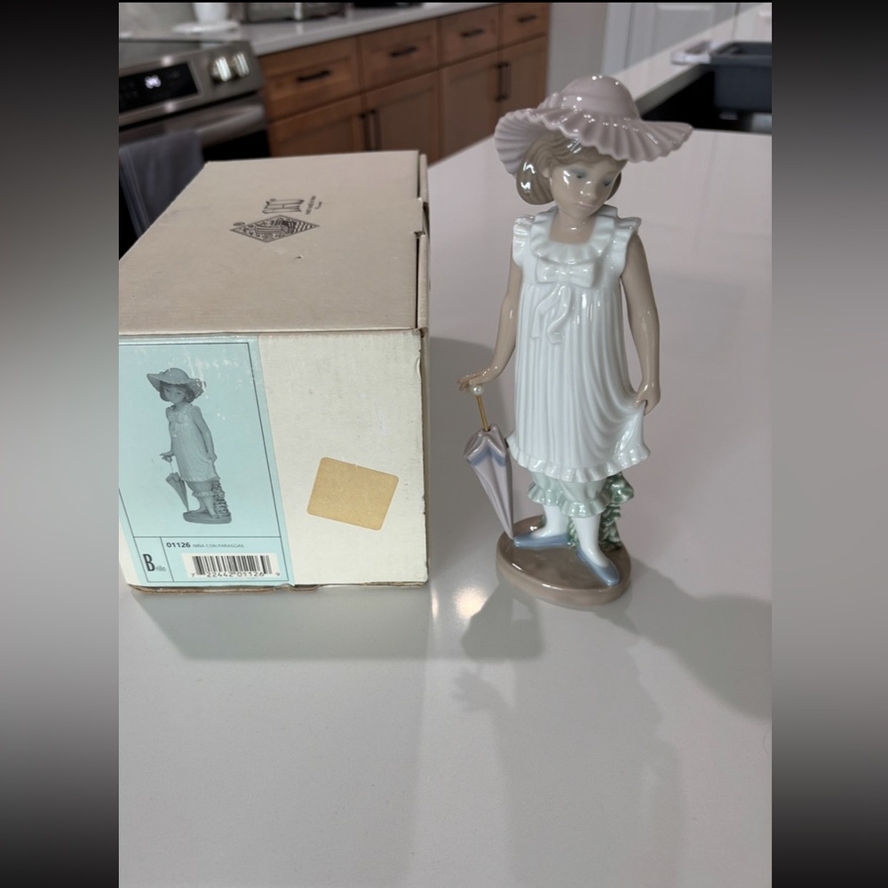 Nao by Lladro Porcelain Girl Figurine with Umbrella - Picture 2 of 2